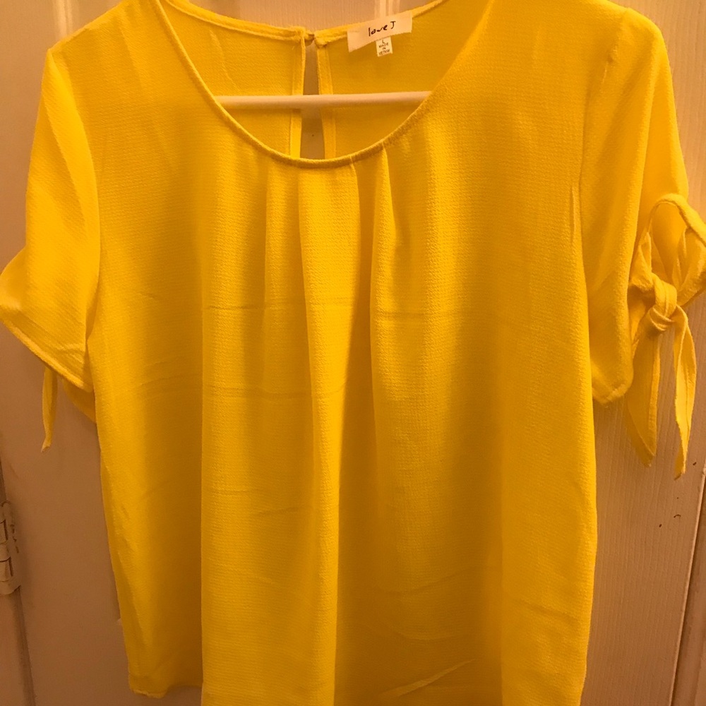 Soft Yellow Top